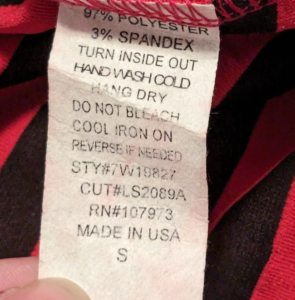 5/$25 7Wonders Red and Black Ruffled Blouse - Picture 4 of 5